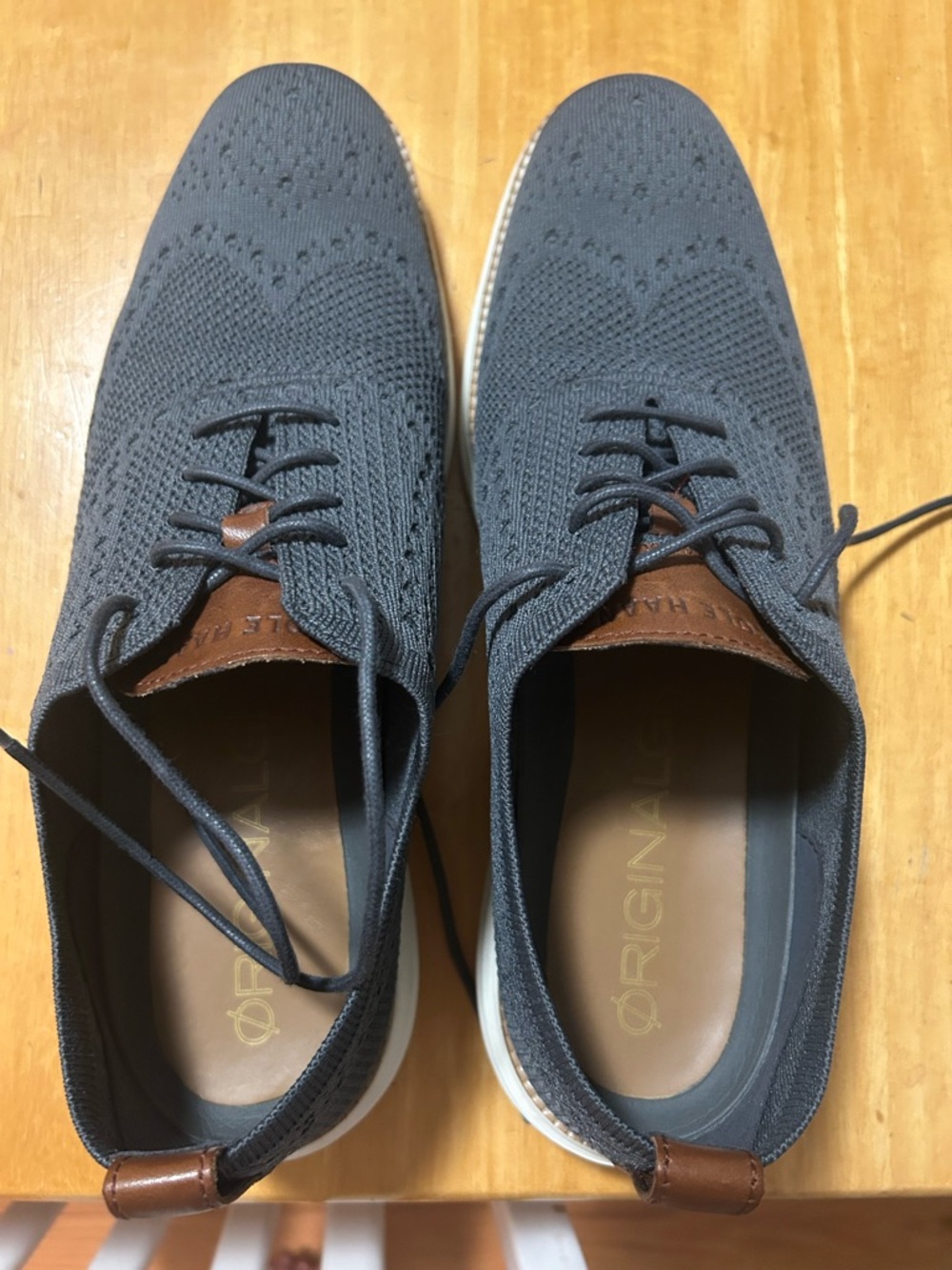 Cole Haan men’s size 11.5 navy dress shoe